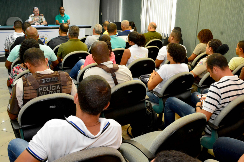 Chefe da Assistência Militar se reúne com efetivo da Câmara