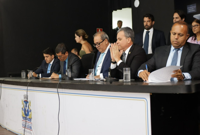 Fila da regulação, motofaixas e instalação de CEIs dominam debate na Câmara 