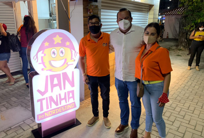 Geraldo Júnior e Lorena Brandão acompanham inauguração no Imbuí