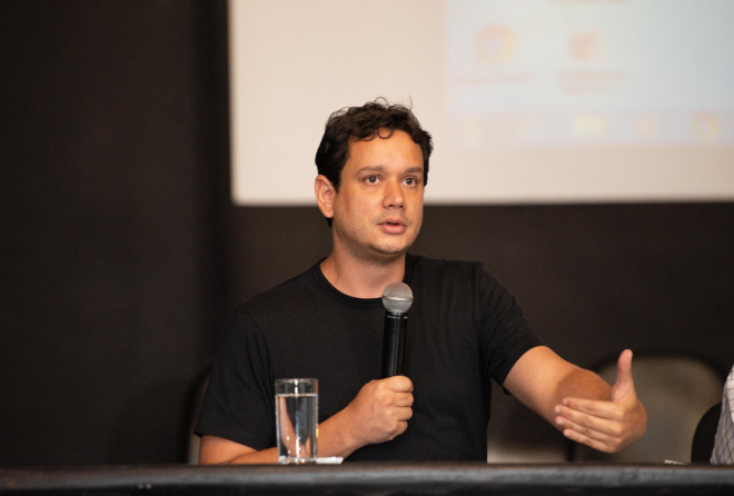 André Fraga defende instalação de ecobarreiras nos rios de Salvador