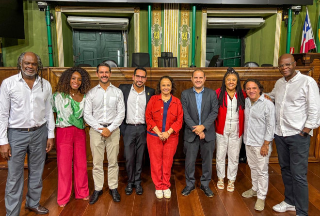 Oposição destaca voto contrário ao título concedido a Flávio Bolsonaro