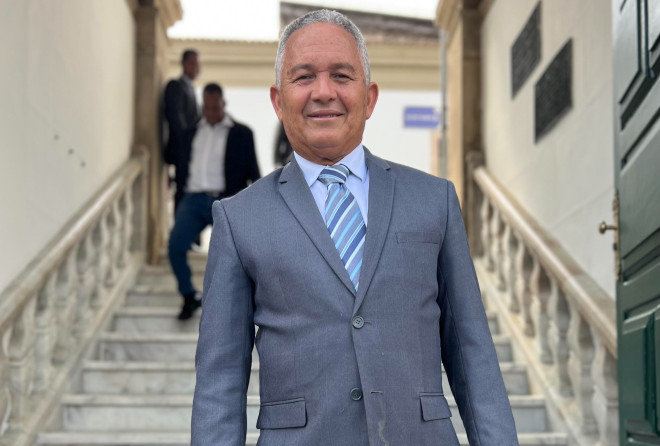 Téo Senna comemora projeto de construção de arena poliesportiva