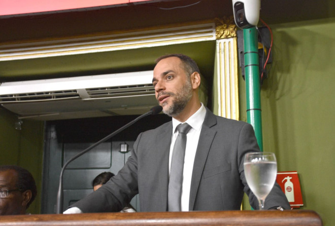Augusto Vasconcelos defende medidas preventivas contra alagamentos em Salvador
