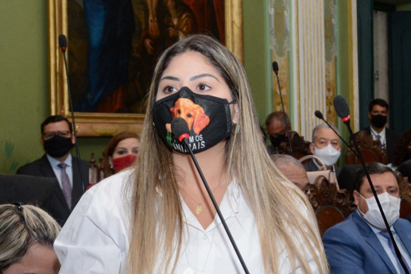 Marcelle Moraes defende retorno presencial das aulas na Bahia