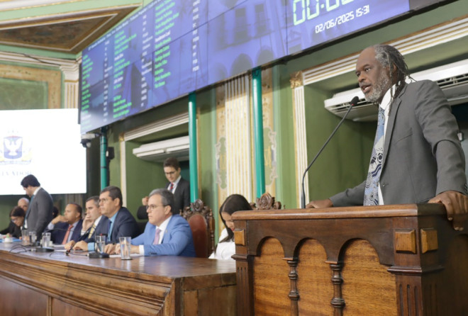 Sílvio Humberto celebra ampliação das cotas no serviço público federal