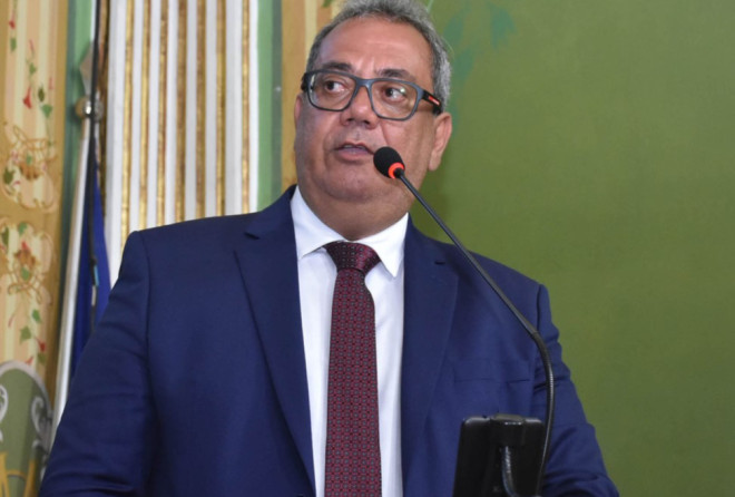 Carlos Muniz propõe capacitação dos professores da educação municipal para o ensino de Libras