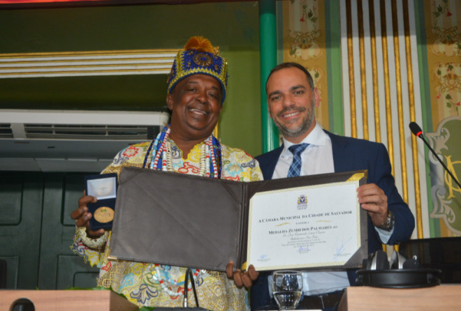 Câmara entrega Medalha Zumbi dos Palmares ao babalorixá Pai Pote