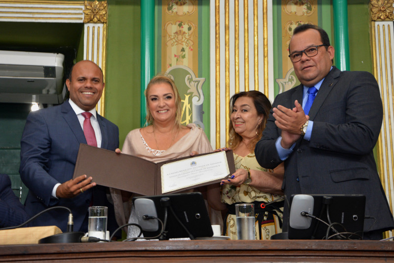 Desembargadora do TRF1 recebe Título de Cidadã de Salvador