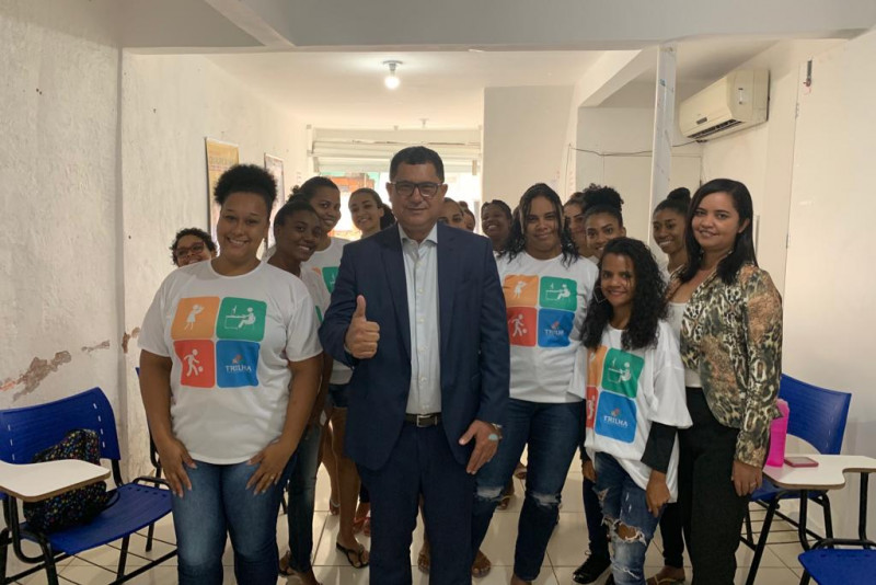 Vereador apoia curso de cabeleireiro, manicure e maquiagem