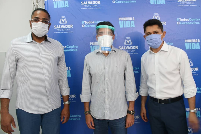 Luiz Carlos comemora inauguração de USF em Arraial do Retiro