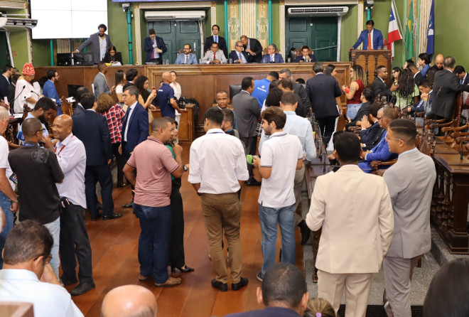 Câmara de Salvador aprova LDO e subsídio do transporte público