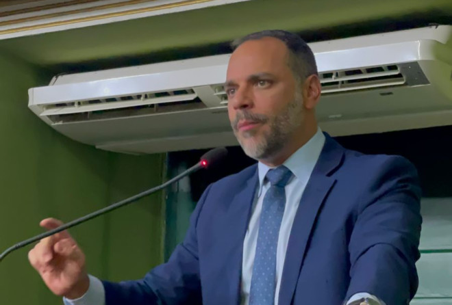 Augusto Vasconcelos denuncia PEC que privatiza praias