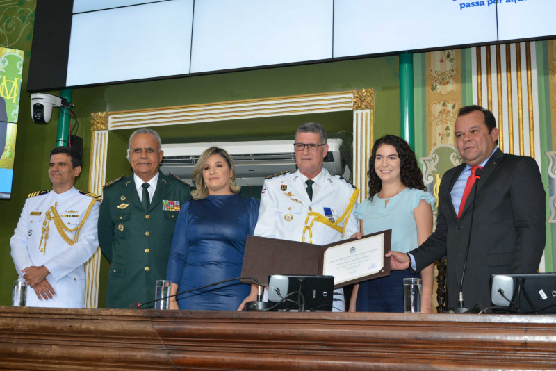 Coronel PM Paulo Uzêda é homenageado pela Câmara