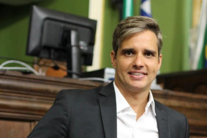 Alberto Braga indica instalação de lixeiras para recicláveis