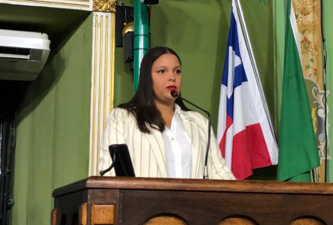 Isabela de Sousa assume cadeira na Câmara