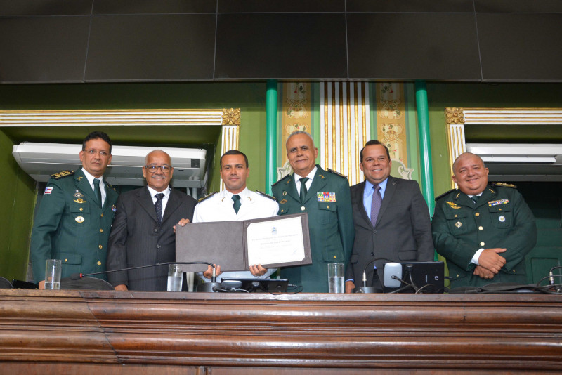 Comandante da 37ª CIPM condecorado  por redução da violência na Liberdade