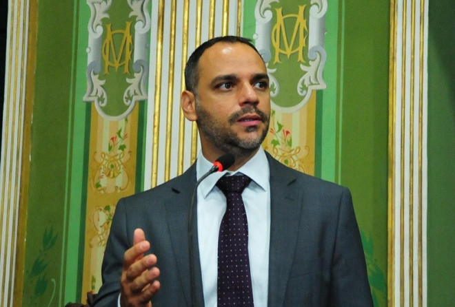 Augusto Vasconcelos cobra “transparência” em processos de alvarás de construção