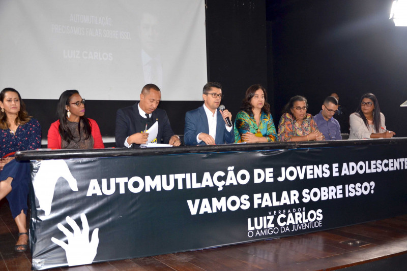 Especialistas debatem automutilação em crianças e adolescentes