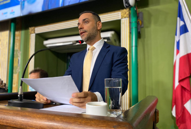 Augusto Vasconcelos questiona privatização de cemitérios em Salvador