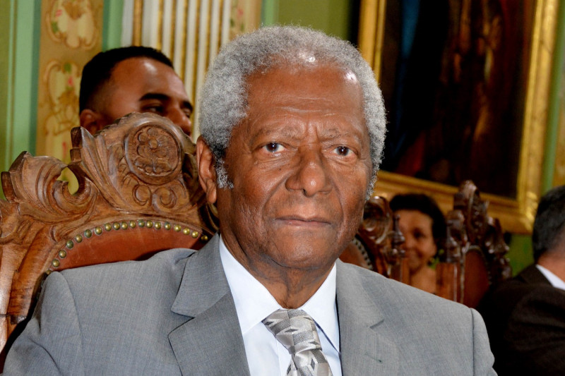 Edvaldo Brito solicita título de utilidade pública à instituição