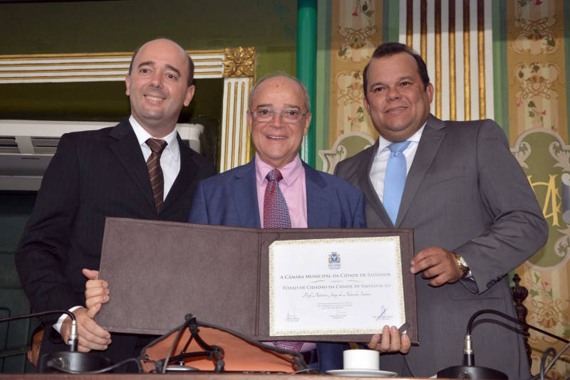 Empresário Antônio Jorge de Almeida Santos é homenageado pela Câmara