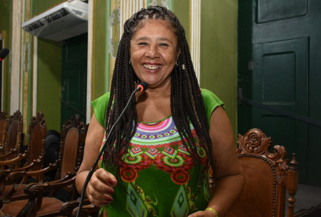 Marta critica falta de vagas do projeto Pé na Escola