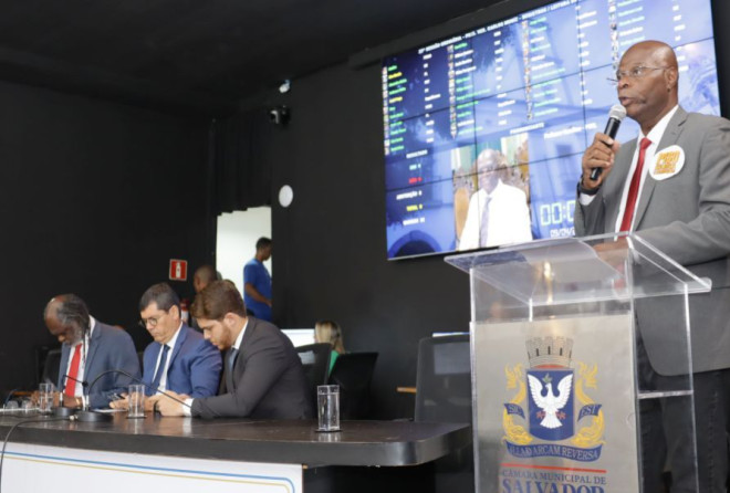 Hamilton Assis reivindica novas negociações para o pagamento do piso