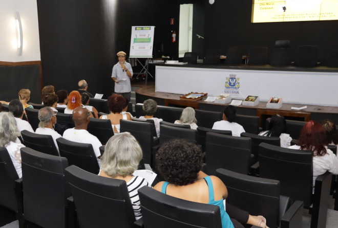Mini FLISal 2025 celebra a literatura local no auditório do Centro de Cultura