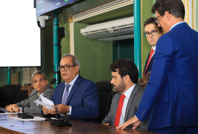 Carlos Muniz alerta sobre a possibilidade de fechamento do Hospital Martagão Gesteira