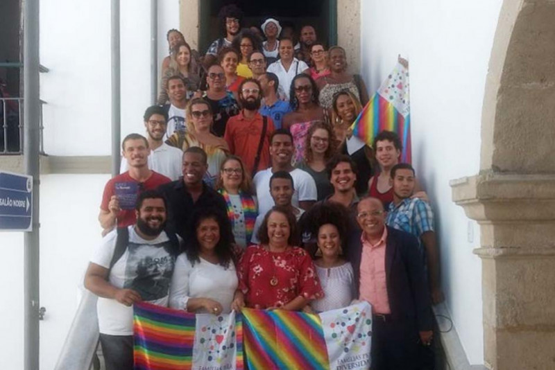 Aladilce comemora regulamentação da Lei Teu Nascimento