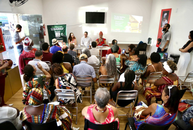 Cartilha ensina a transformar dendê usado em sabão