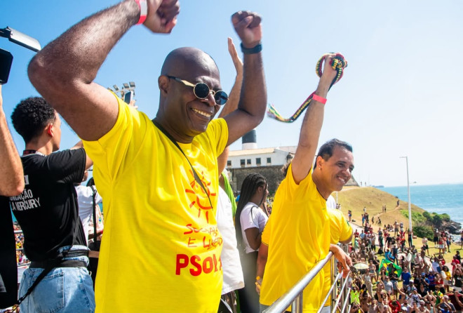 Hamilton Assis participa de ato contra PEC da Blindagem e projeto da anistia