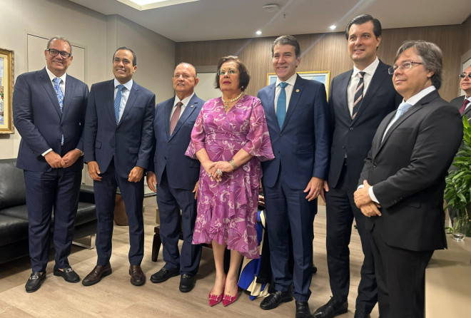 Carlos Muniz participa de solenidade de homenagem a Norma Cavalcanti