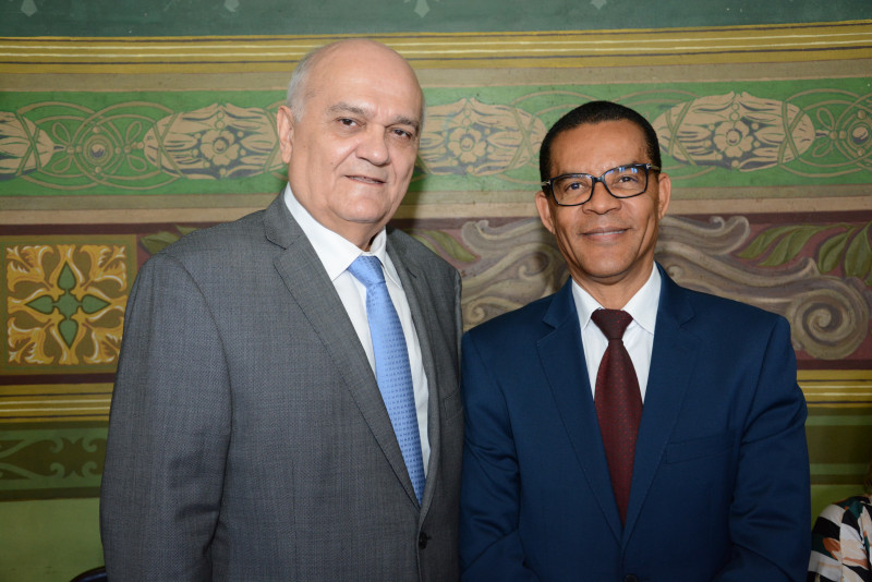 Câmara homenageia neurologista Márcio Brandão