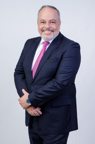 Câmara homenageia o reitor da Estácio/FIB