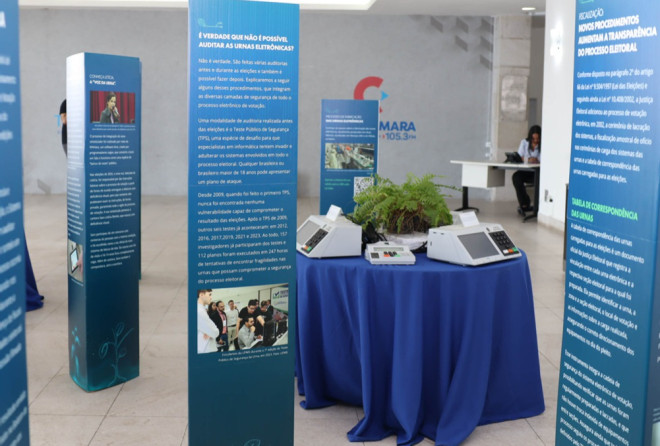 Centro de Cultura da Câmara recebe exposição do TRE sobre os 30 anos da urna eletrônica