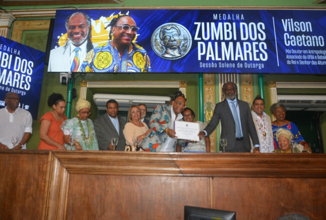 Vilson Caetano recebe Medalha Zumbi dos Palmares