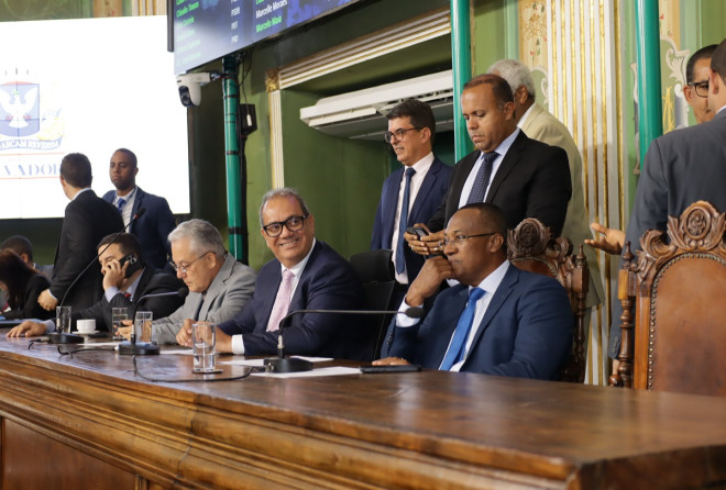 Vereadores debatem três projetos do Executivo