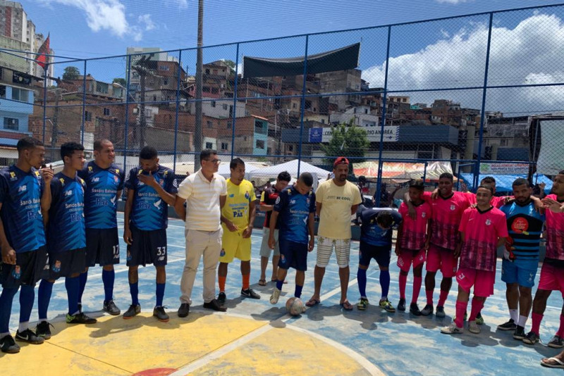 Vereador acompanha campeonato de futebol em Pela Porco