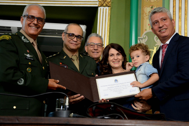 Câmara concede medalha Thomé de Souza ao coronel Marinho