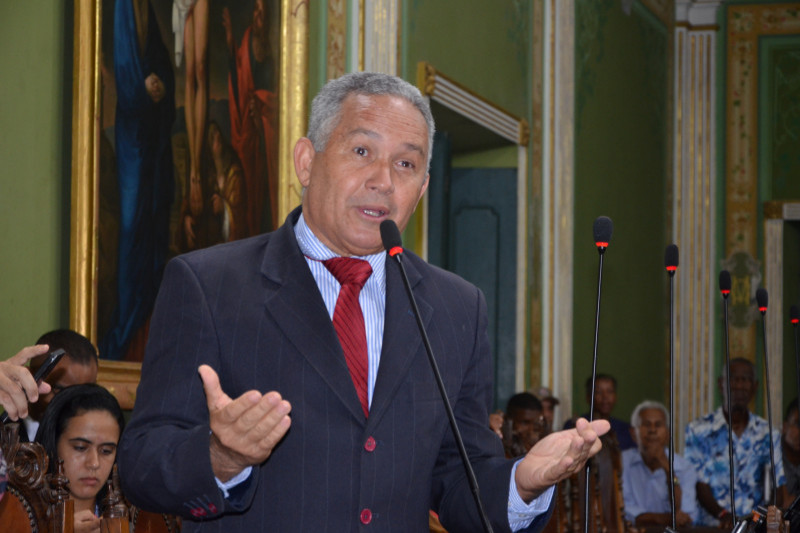 Téo Senna comemora sanção da lei do Dia do Samba Junino