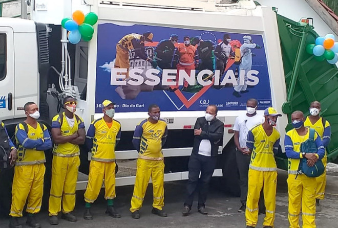 Câmara de Salvador realiza sessão especial com garis e margaridas
