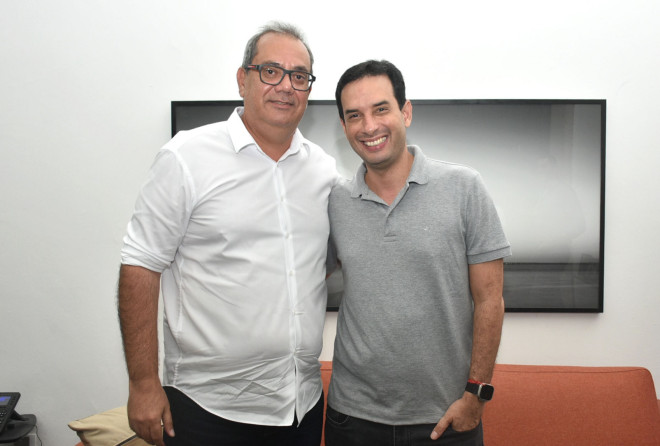 Carlos Muniz recebe visita de cortesia do deputado federal Leo Prates