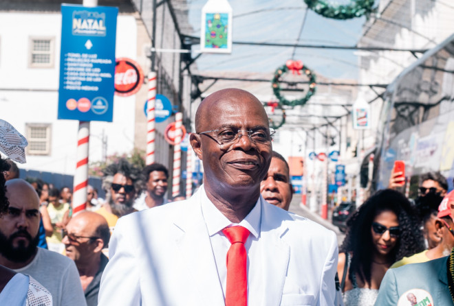 Hamilton Assis participa de abraçaço à praça Carlos Bastos