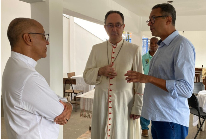 Marcelo Maia comemora reforma de  igreja no Engenho Velho de Brotas