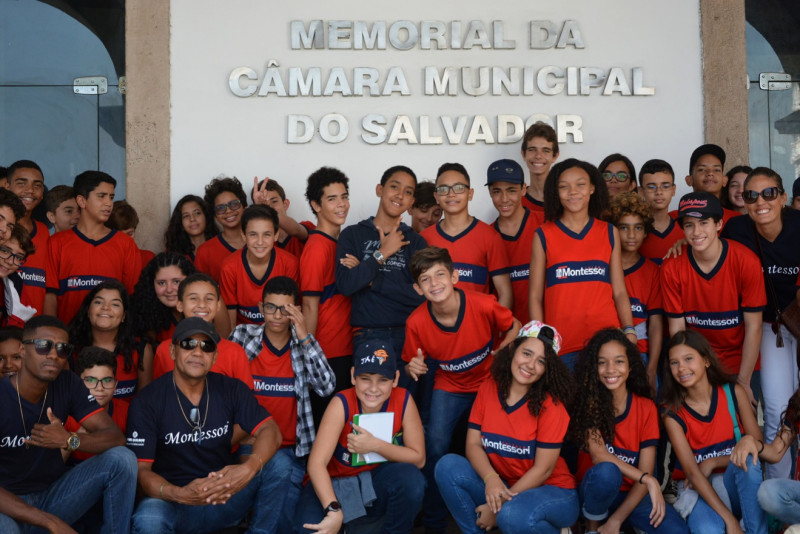Estudantes do Colégio Montessori visitam Câmara de Salvador