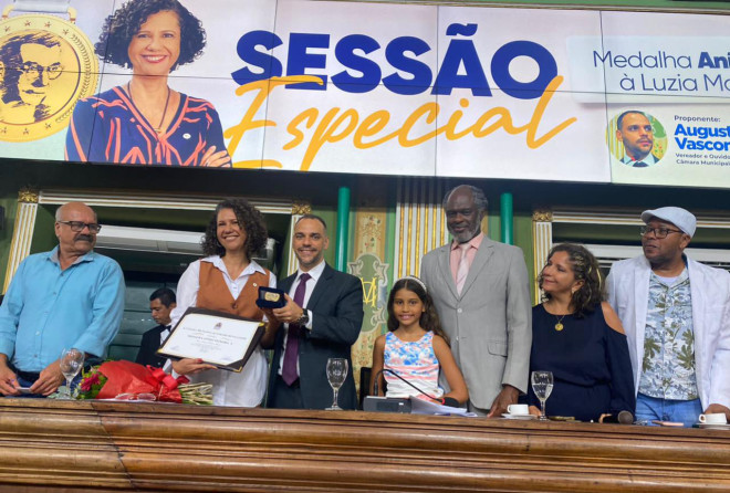 Reitora do IFBA recebe Medalha Anísio Teixeira