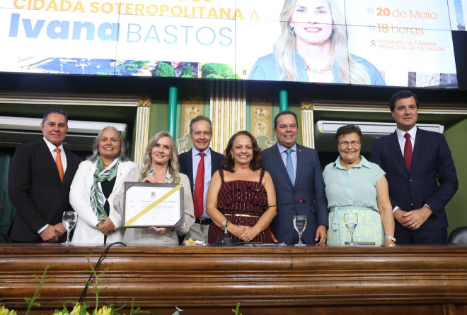 Presidente da ALBA recebe cidadania soteropolitana em sessão marcada por emoção