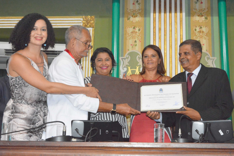 Walmir Lima é condecorado com a Medalha do Mérito Cultural