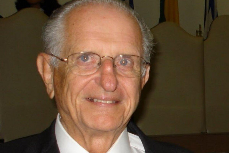 Emerson Penalva propõe homenagem a Roberto Santos